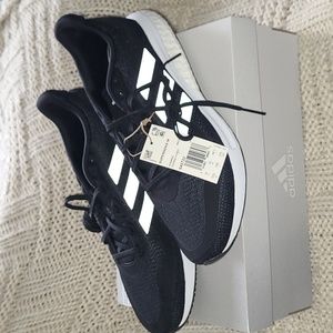 Brand New Mens Supernova shoes